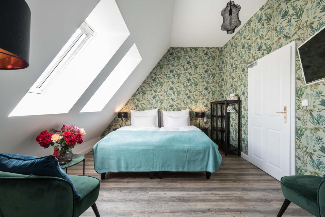 Na Kmine Hotel Obristvi Eksteriør billede