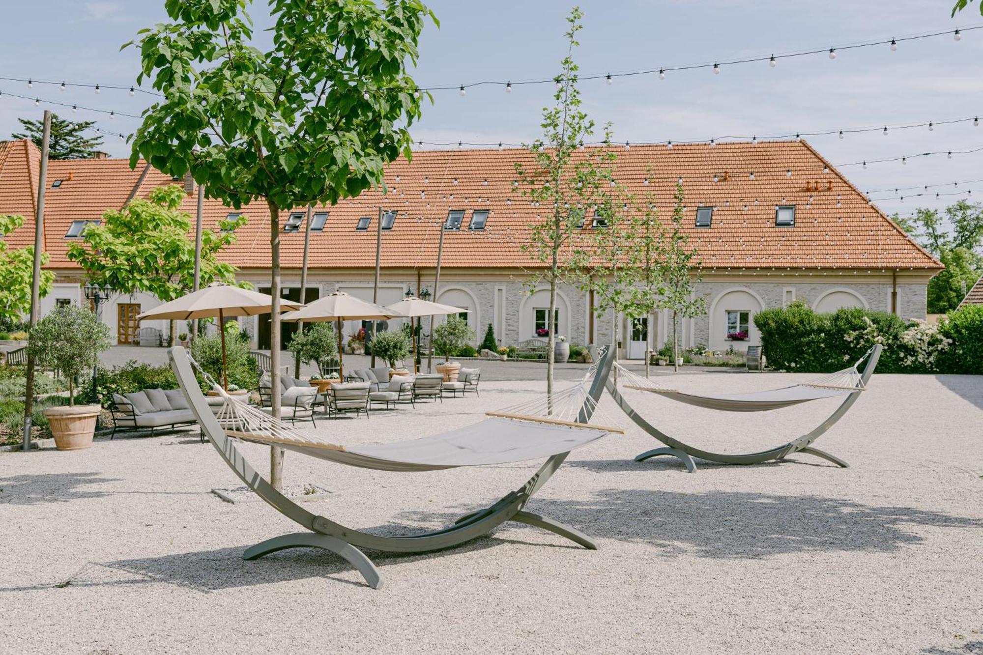 Na Kmine Hotel Obristvi Eksteriør billede