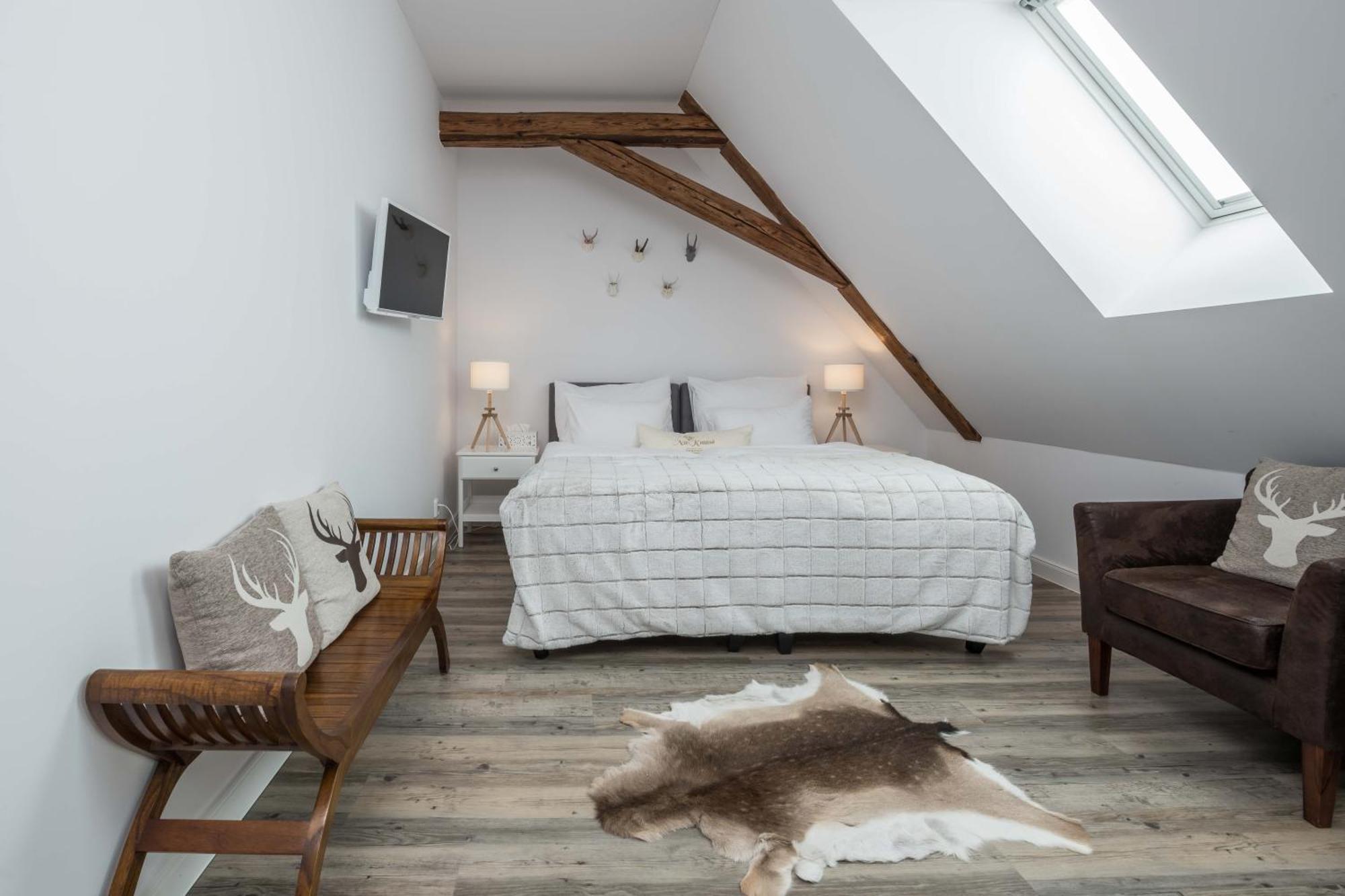 Na Kmine Hotel Obristvi Eksteriør billede