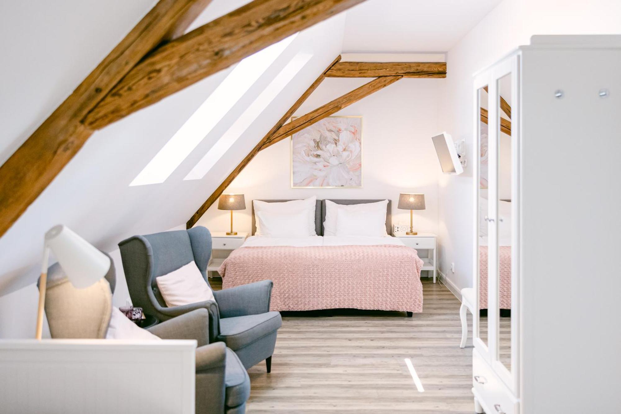 Na Kmine Hotel Obristvi Eksteriør billede