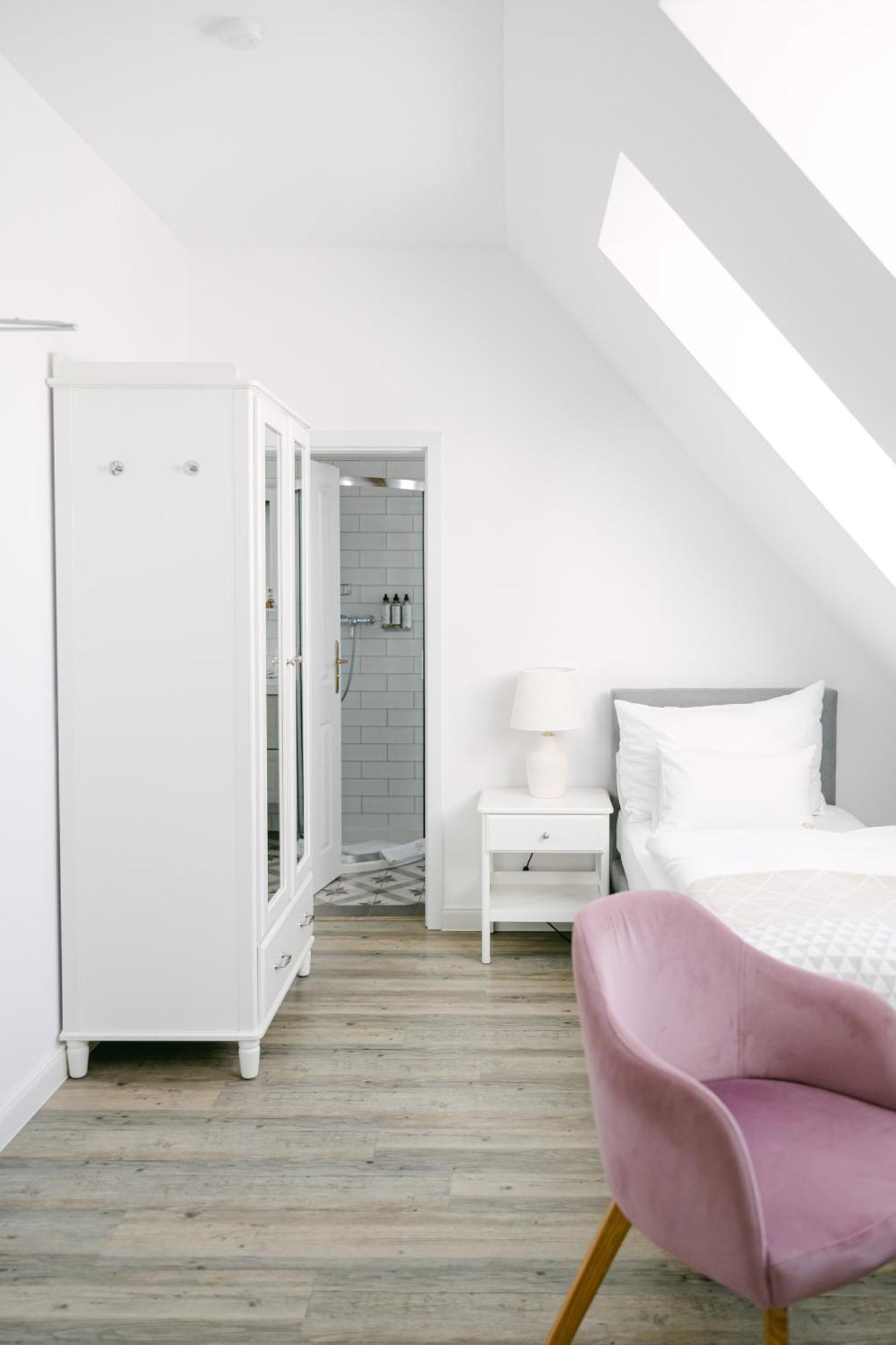 Na Kmine Hotel Obristvi Eksteriør billede