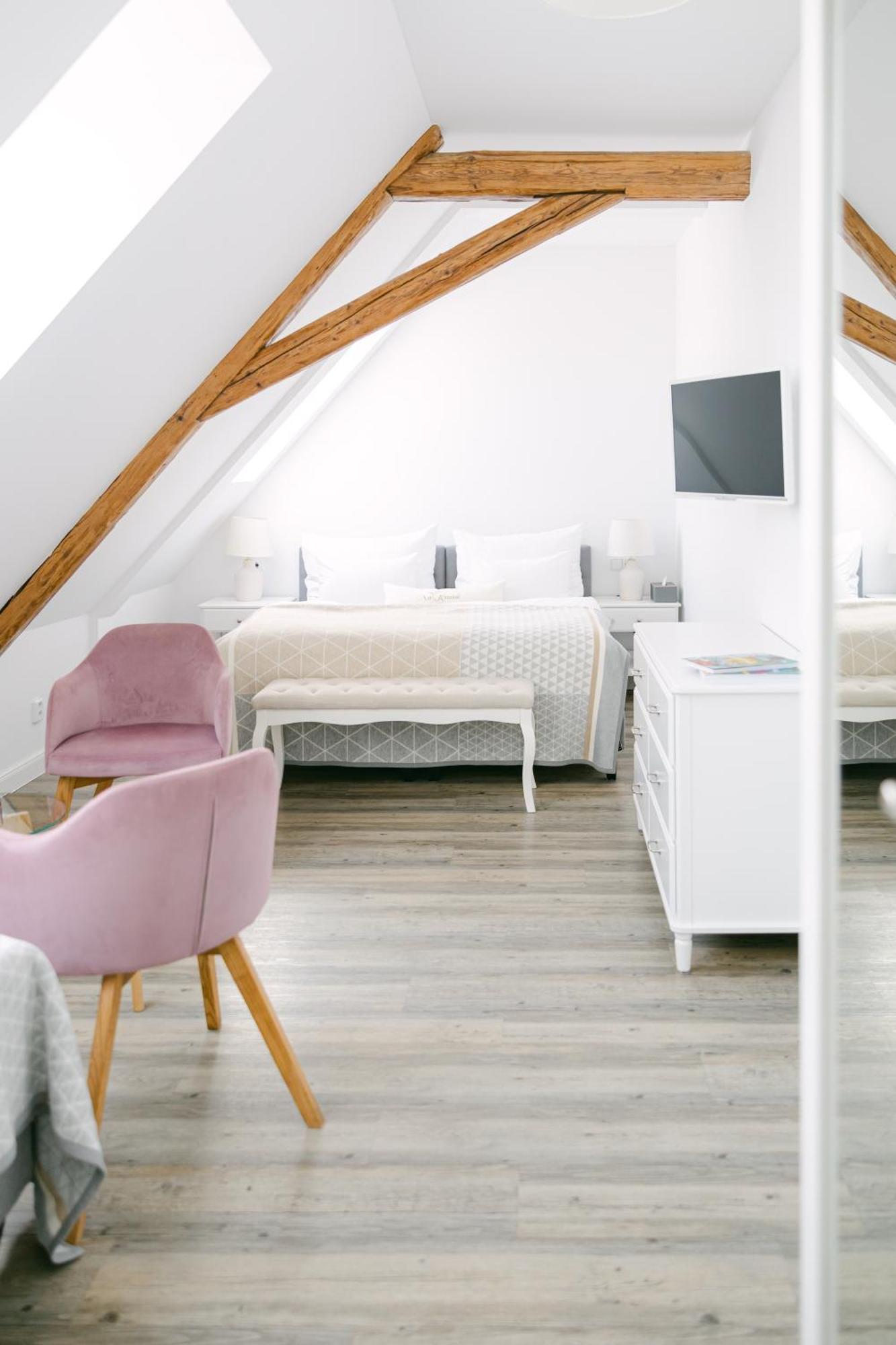 Na Kmine Hotel Obristvi Eksteriør billede