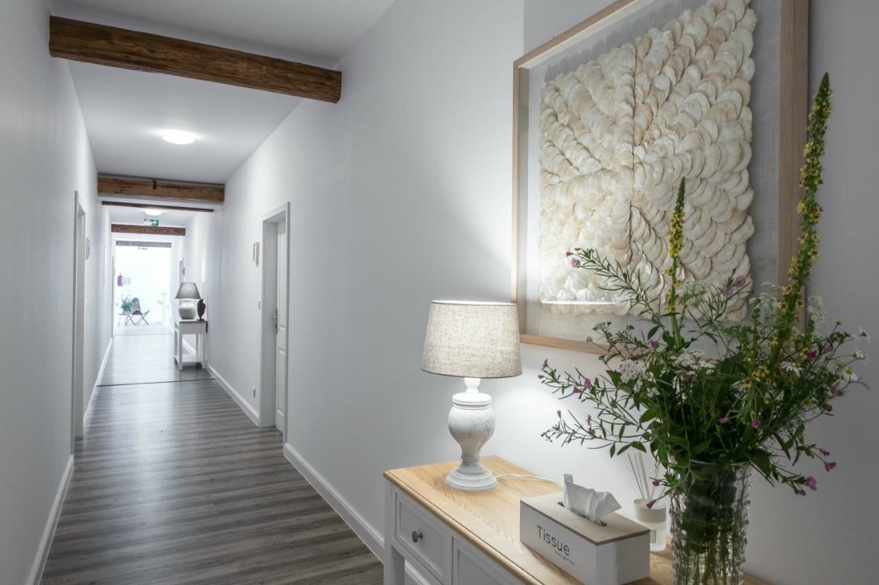 Na Kmine Hotel Obristvi Eksteriør billede